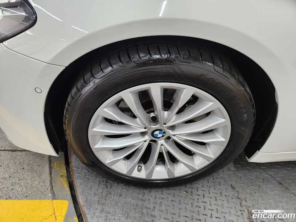 BMW 5 Series 520i 2022 — миниатюра 5