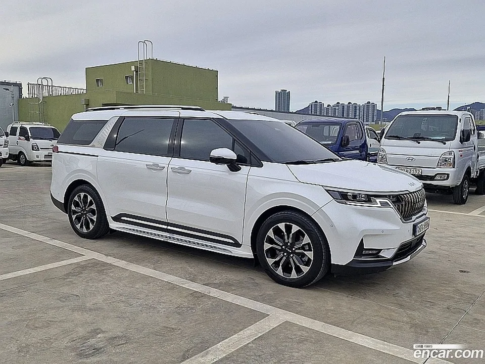 Kia Carnival 9 2023 — миниатюра 2