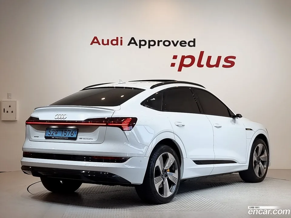 Audi e-tron 55 2023 — миниатюра 2