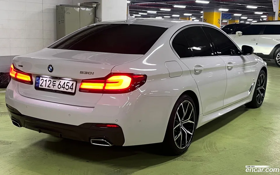 BMW 5 Series 530i xDrive M 2022 — миниатюра 2