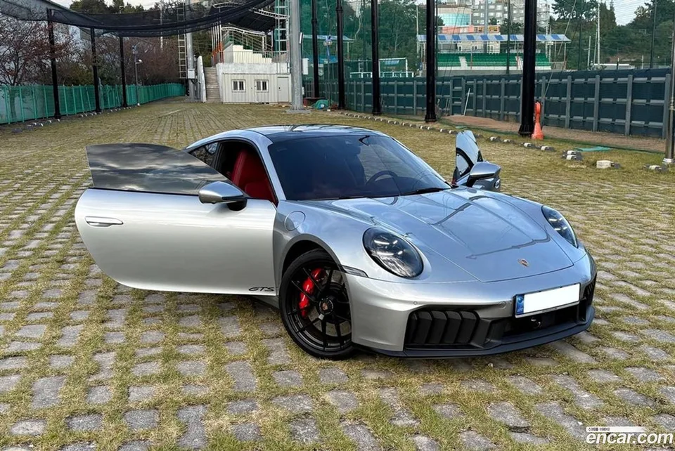 Porsche 911 (992) GTS 2025 — миниатюра 4