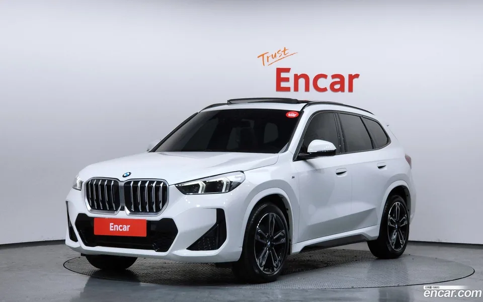 BMW X1 sDrive 20i M 2023 — фото 1, купить с доставкой в Москву