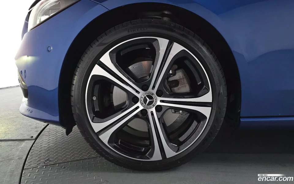 Mercedes-Benz C-Class C300 4MATIC 2023 — миниатюра 5