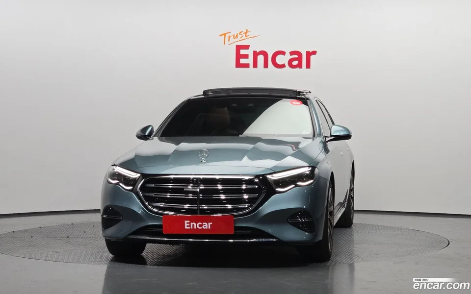 Mercedes-Benz E-Class E300 4MATIC 2024 — миниатюра 3