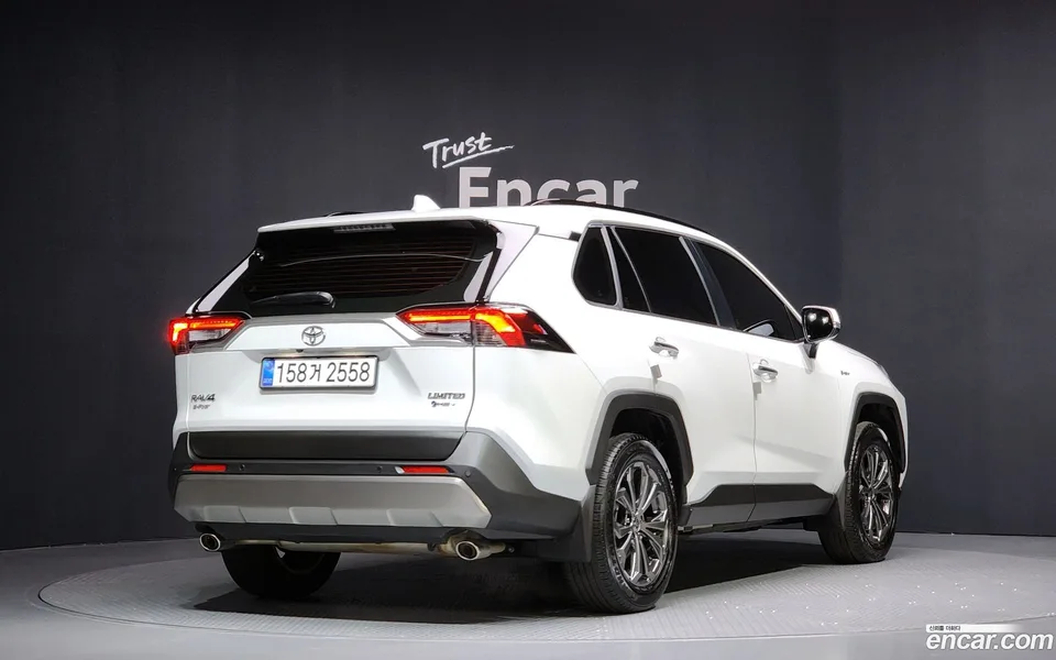 Toyota RAV4 2.5 4WD LTD 2025 — миниатюра 2