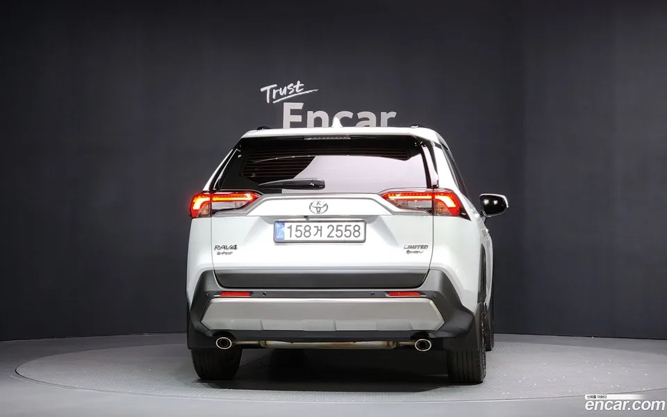 Toyota RAV4 2.5 4WD LTD 2025 — миниатюра 4