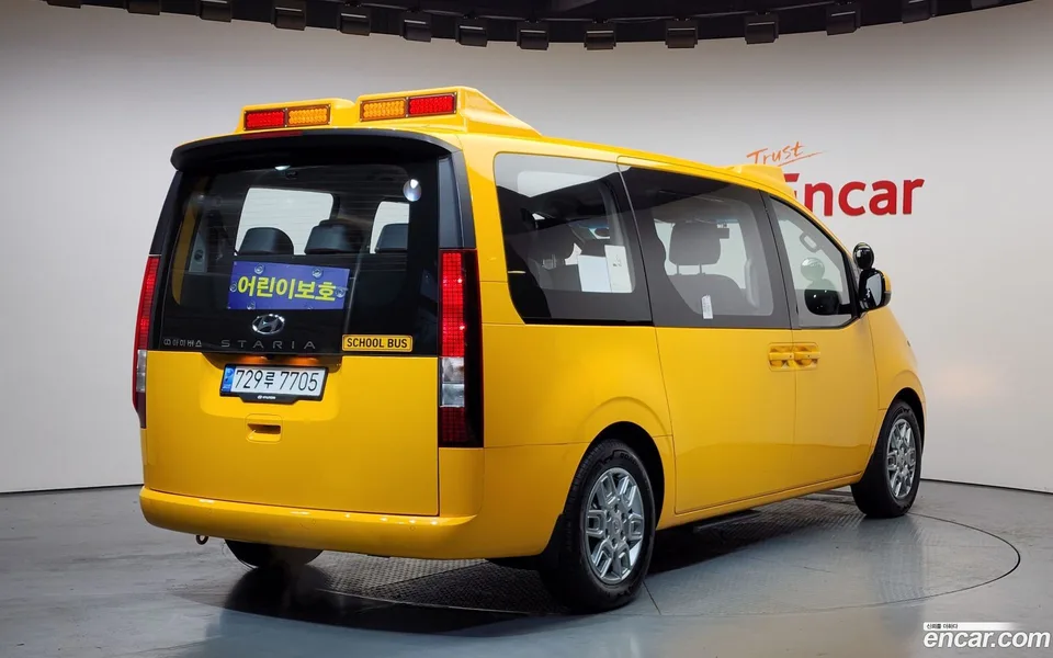 Hyundai Staria L3.5 11 2023 — миниатюра 2
