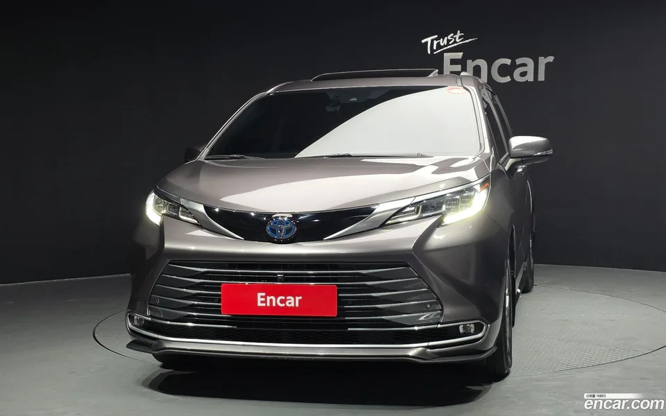 Toyota Sienna 2.5 AWD 2023 — миниатюра 3