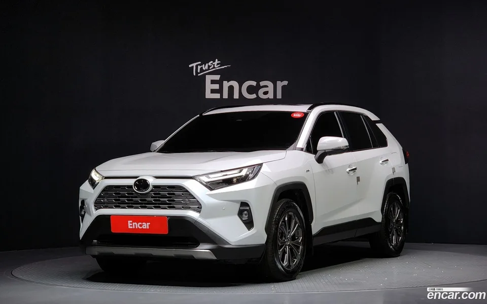 Toyota RAV4 2.5 4WD LTD 2025 — фото 1, купить с доставкой в Москву