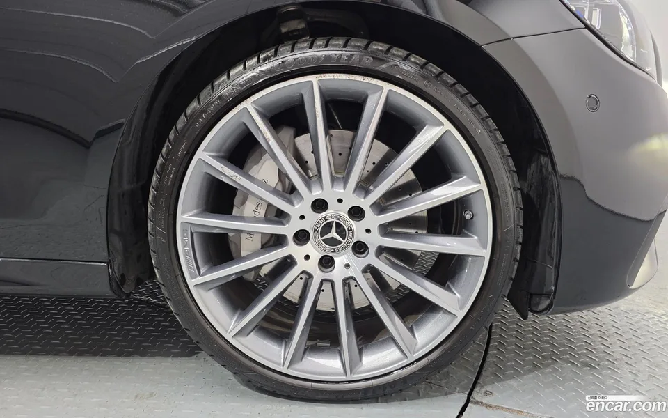 Mercedes-Benz E-Class E350 4MATIC AMG Line 2022 — миниатюра 5