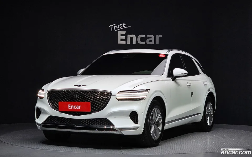 Genesis GV70 2.5T 2WD 2023 — фото 1, купить с доставкой в Москву
