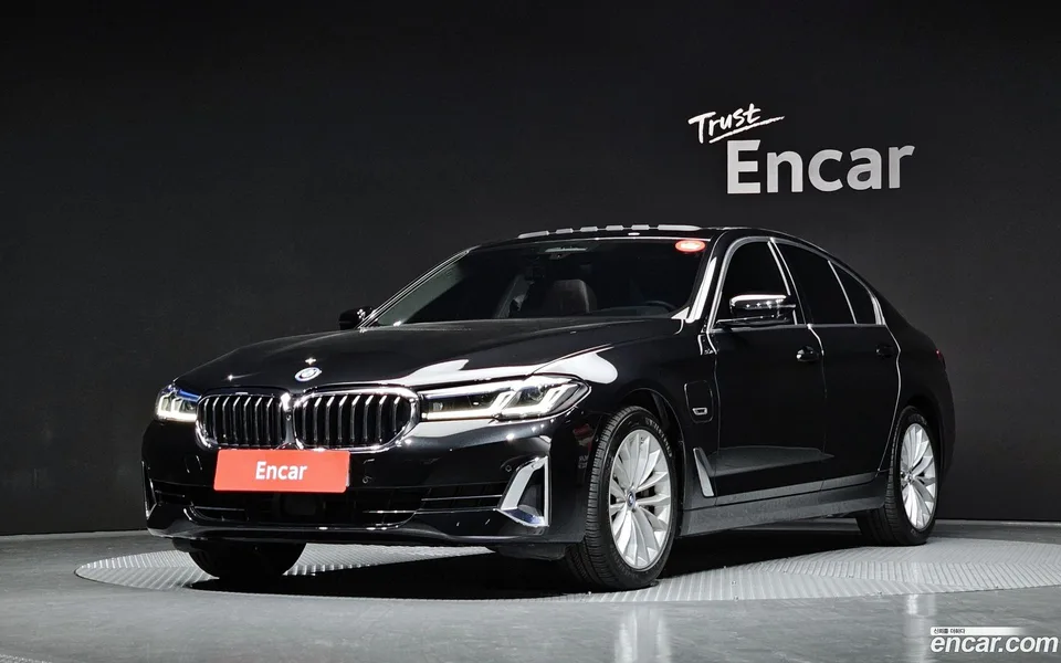 BMW 5 Series 530e 2022 — фото 1, купить с доставкой в Москву