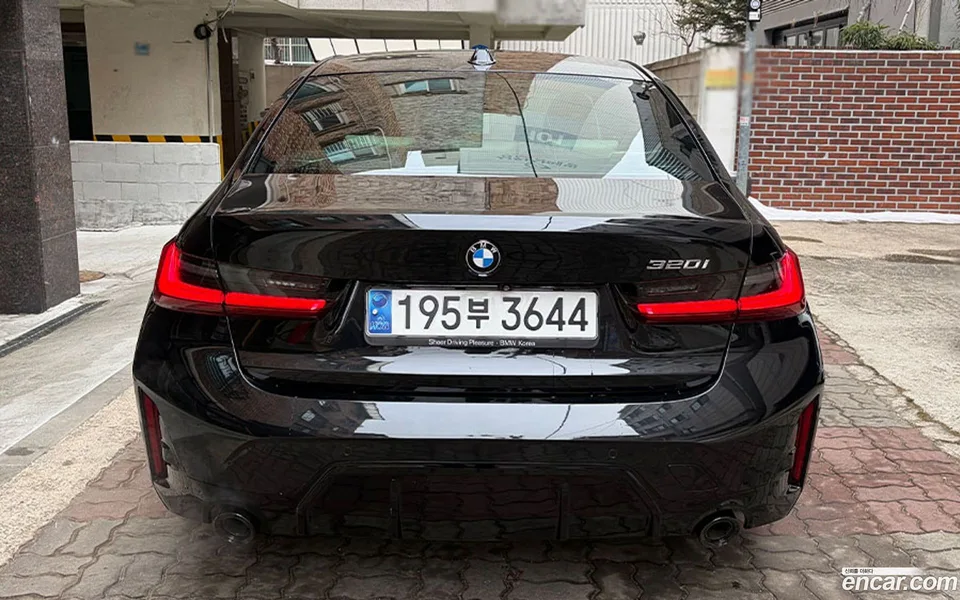 BMW 3 Series 320i M 2023 — миниатюра 4