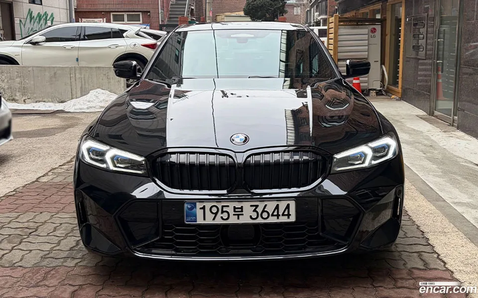 BMW 3 Series 320i M 2023 — фото 1, купить с доставкой в Москву