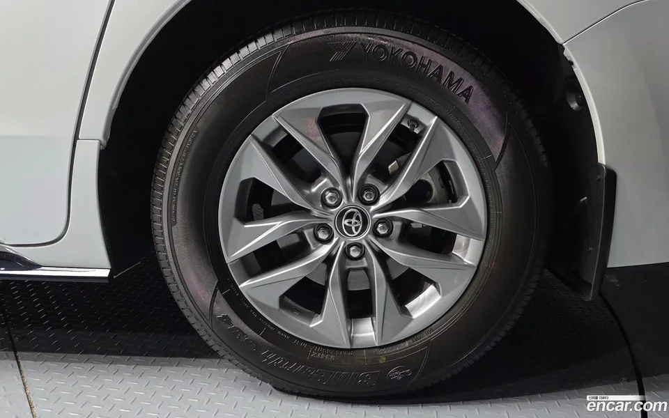 Toyota Sienna 2.5 AWD 2024 — миниатюра 5