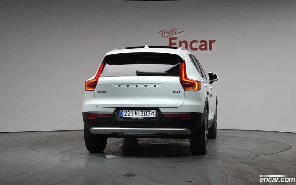 Volvo XC40 B4 2025 — миниатюра 4