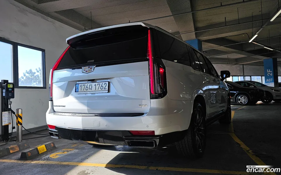 Cadillac Escalade 6.2 ESV 2023 — миниатюра 4
