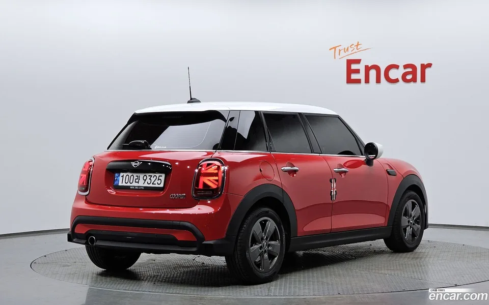 MINI Cooper 5 2022 — миниатюра 2