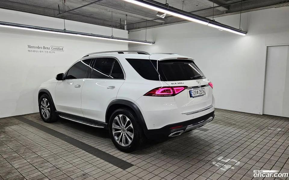 Mercedes-Benz GLE-Class GLE300d 4MATIC 2023 — миниатюра 2