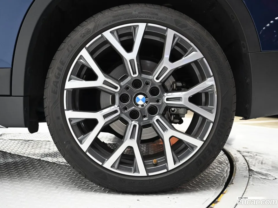 BMW X1 xDrive 20i xLine 2022 — миниатюра 5