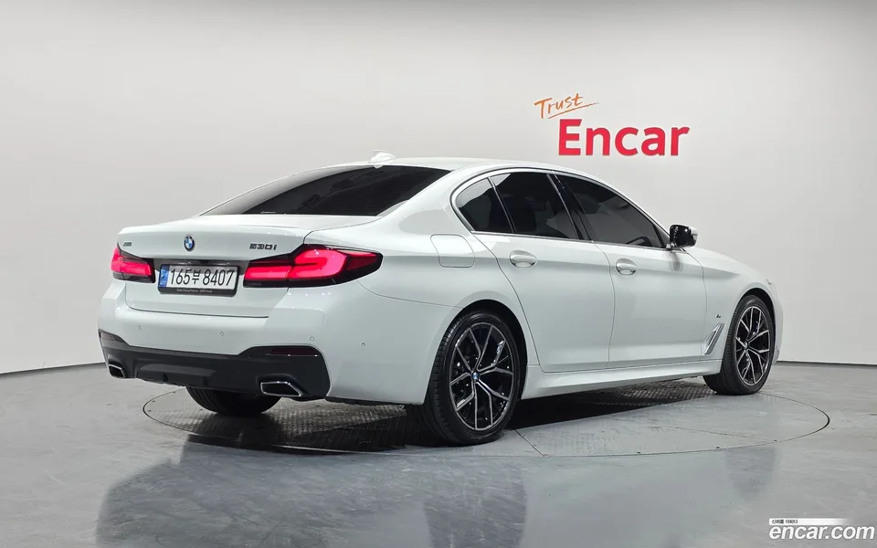 BMW 5 Series 530i xDrive M 2022 — миниатюра 2