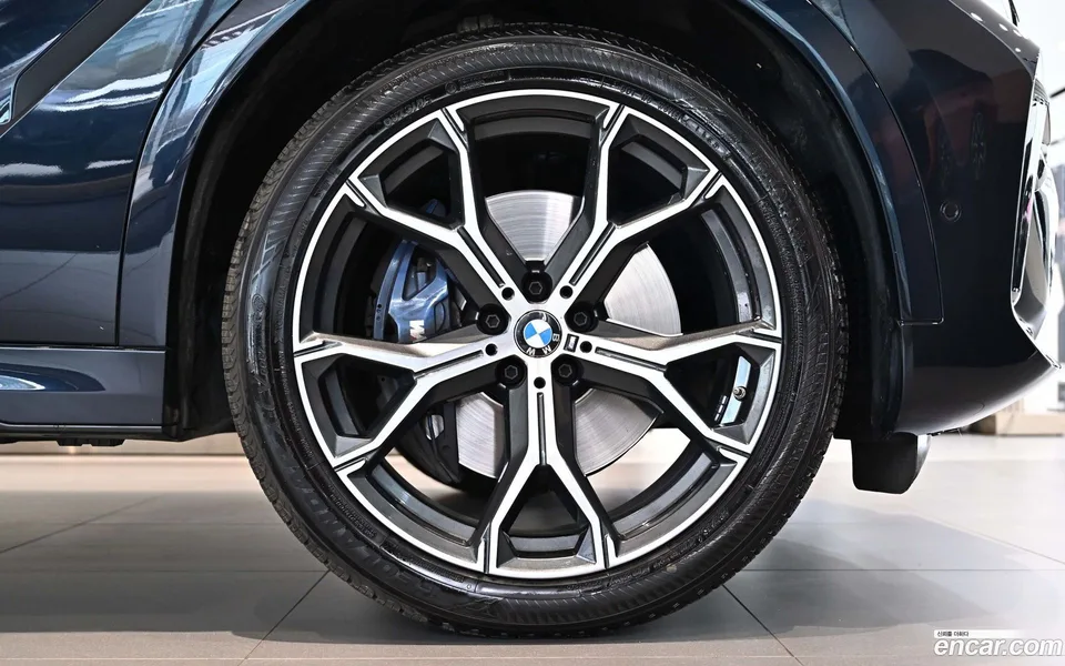 BMW X6 xDrive40i M 2023 — миниатюра 5