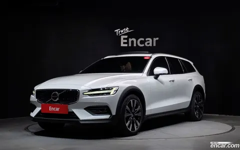Volvo V60 Cross Country 2024 buy in Moscow