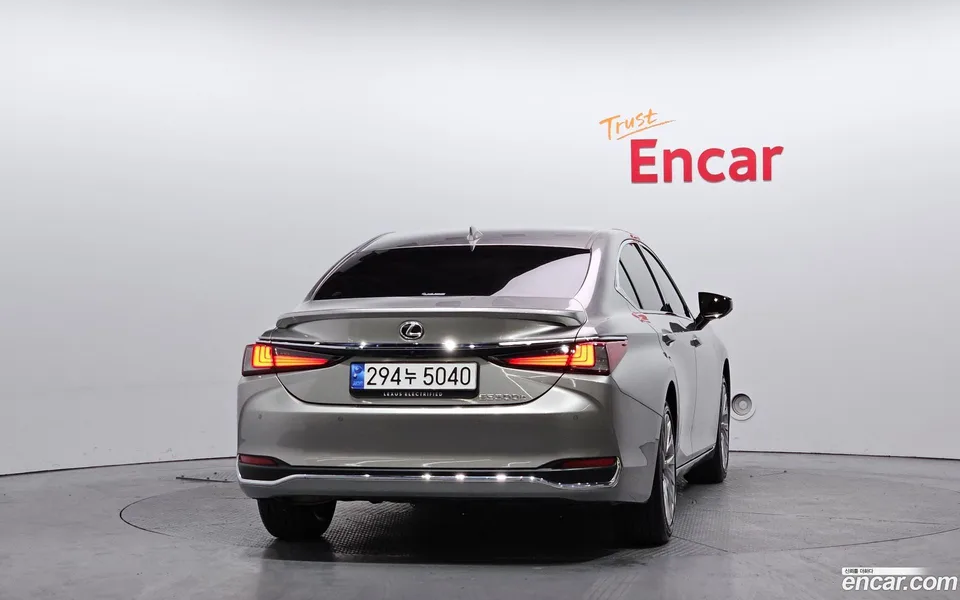 Lexus ES 300h 2024 — миниатюра 4