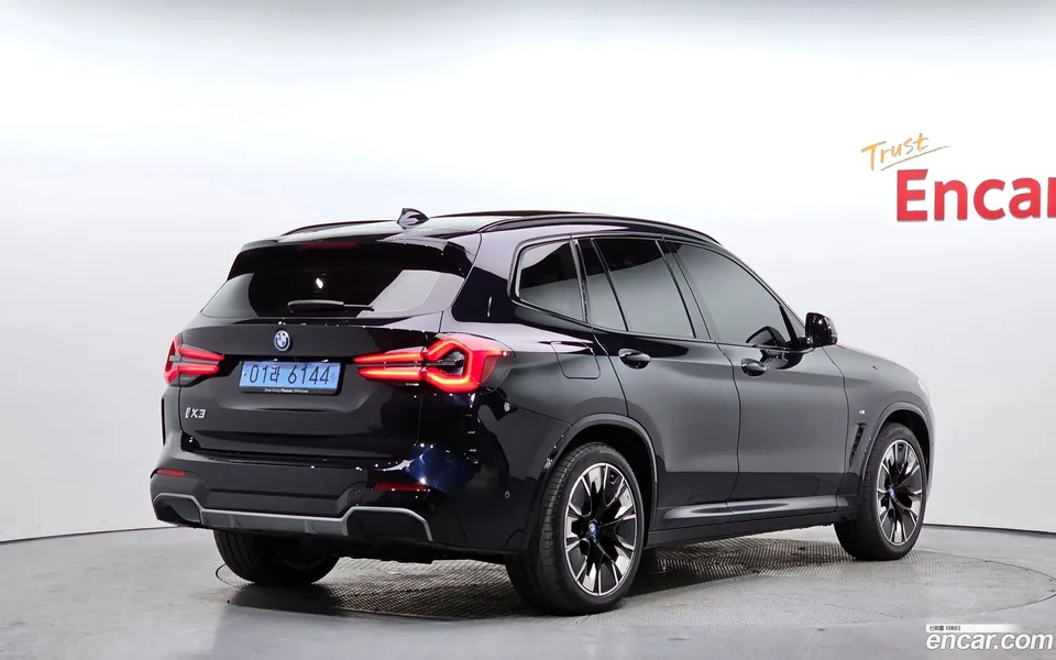 BMW iX3 M 2024 — миниатюра 2