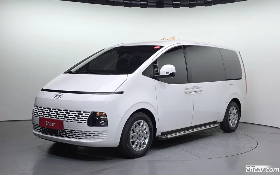 Hyundai Staria 4WD 11 2024 — фото 1, купить с доставкой в Москву
