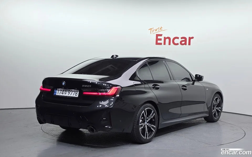 BMW 3 Series 320i M 2022 — миниатюра 2