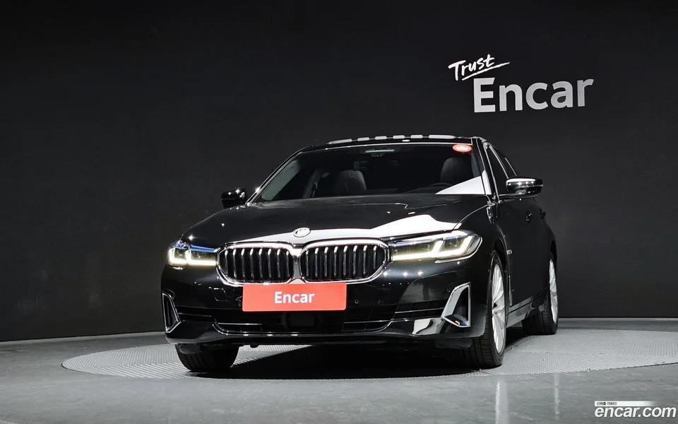 BMW 5 Series 530e 2022 — миниатюра 3