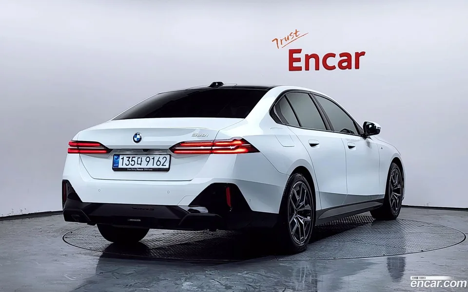 BMW 5 Series 520i M 2025 — миниатюра 2