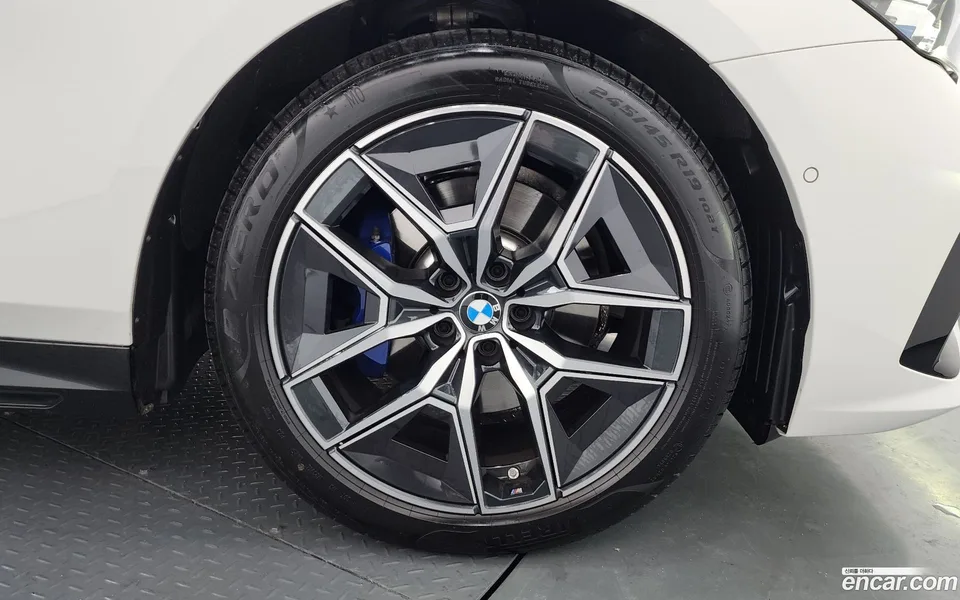 BMW 5 Series 520i M 2025 — миниатюра 5