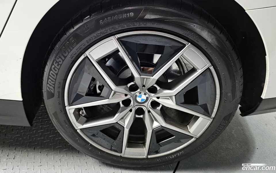BMW 5 Series 520i 2025 — миниатюра 5