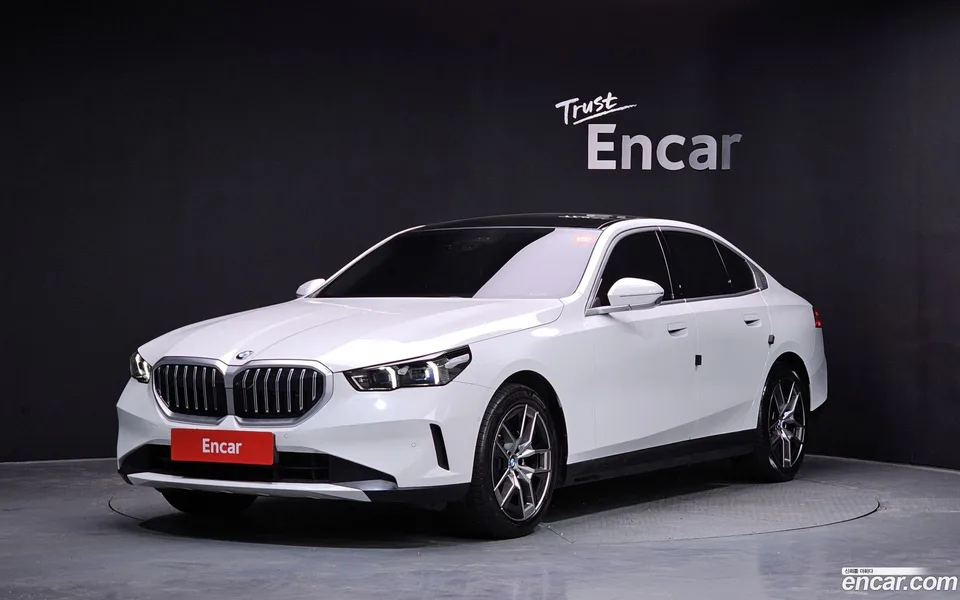 BMW 5 Series 520i 2025 — фото 1, купить с доставкой в Москву
