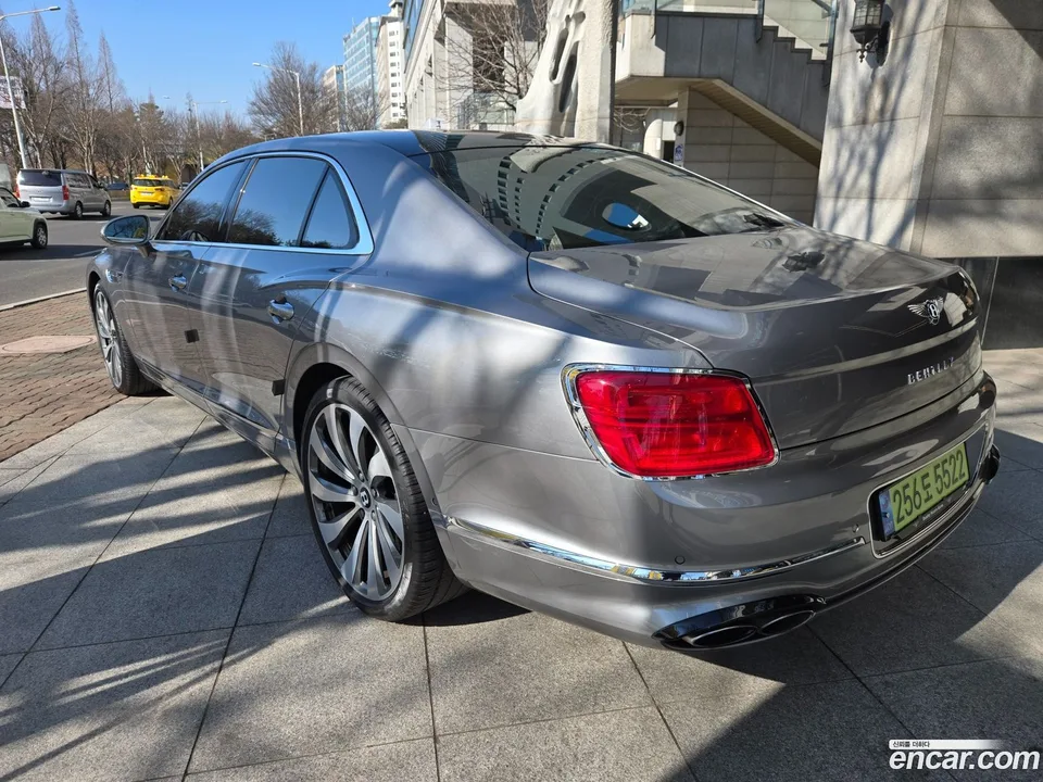 Bentley Flying Spur 4.0 2022 — миниатюра 2