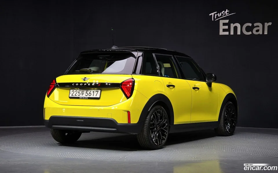 MINI Cooper S 5 2024 — миниатюра 2