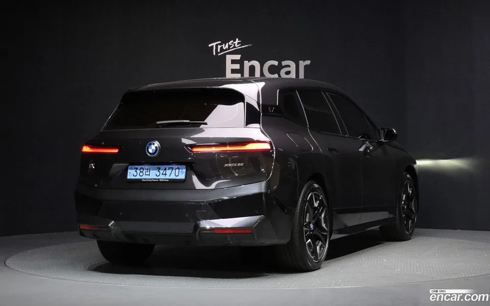 BMW iX xDrive50 2023 — миниатюра 2