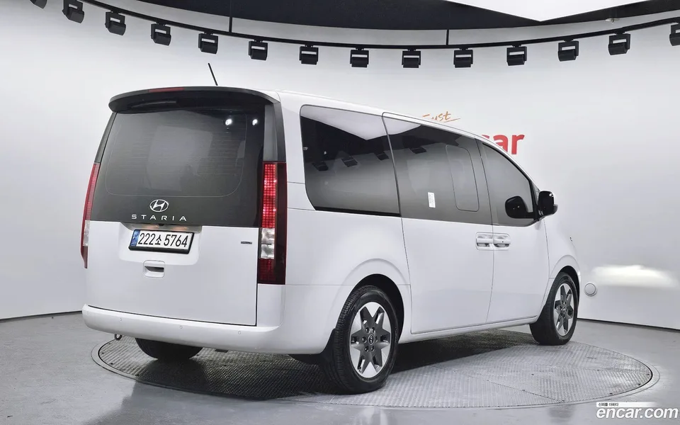 Hyundai Staria 4WD 9 2023 — миниатюра 2