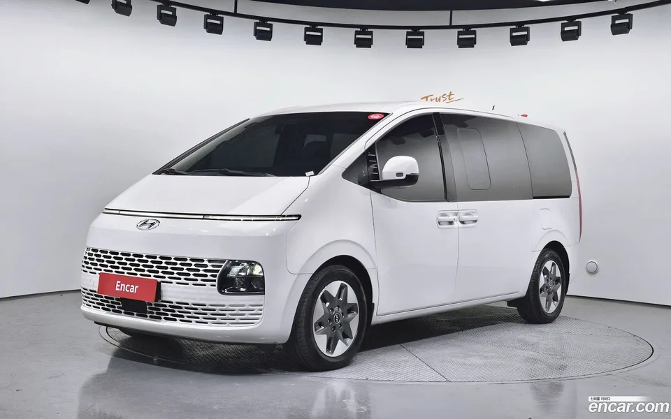 Hyundai Staria 4WD 9 2023 — фото 1, купить с доставкой в Москву