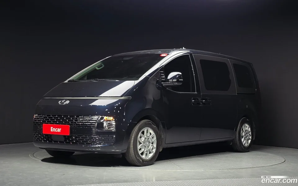 Hyundai Staria 9 2023 — фото 1, купить с доставкой в Москву