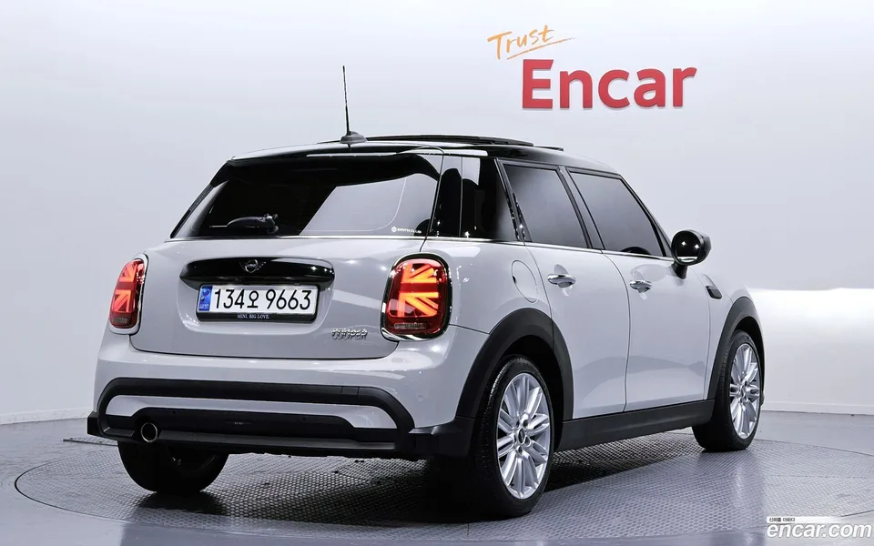 MINI Cooper 5 2022 — миниатюра 2