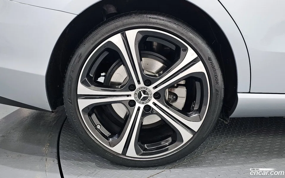Mercedes-Benz C-Class C300 4MATIC 2023 — миниатюра 5