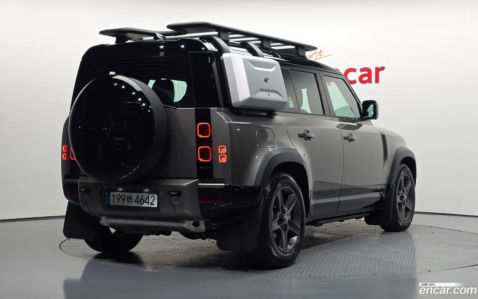 Land Rover Defender 110 P300 X- SE 2025 — миниатюра 2