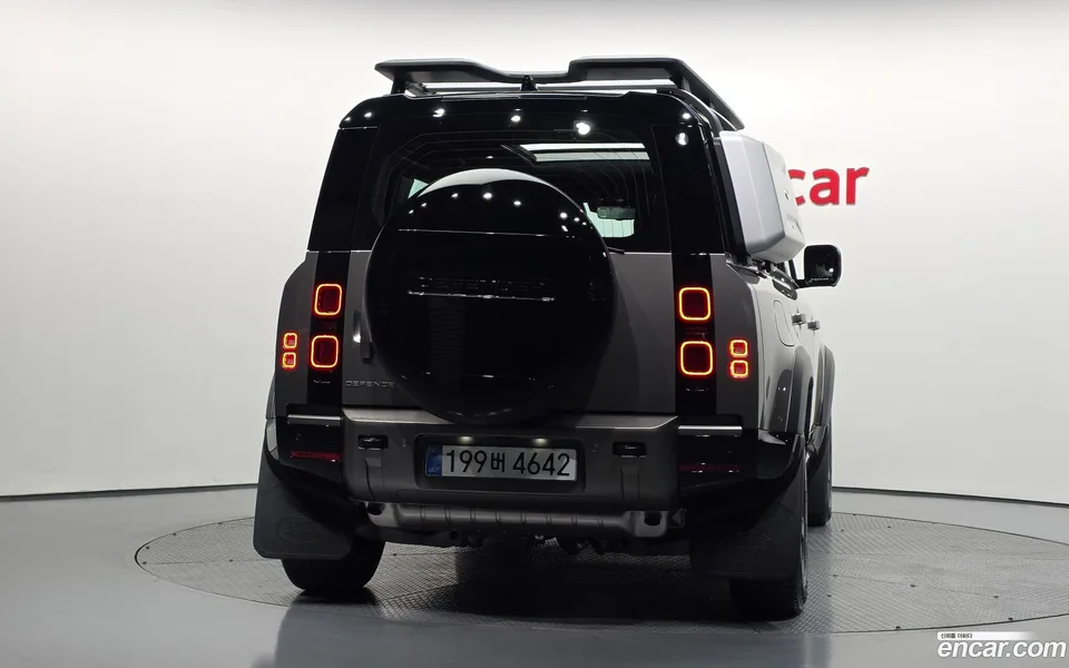 Land Rover Defender 110 P300 X- SE 2025 — миниатюра 4