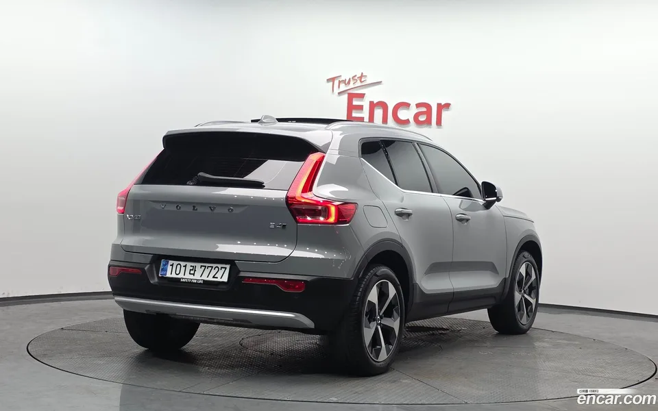 Volvo XC40 B4 2024 — миниатюра 2