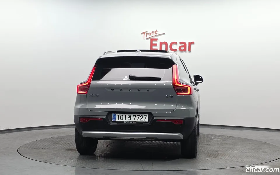 Volvo XC40 B4 2024 — миниатюра 4