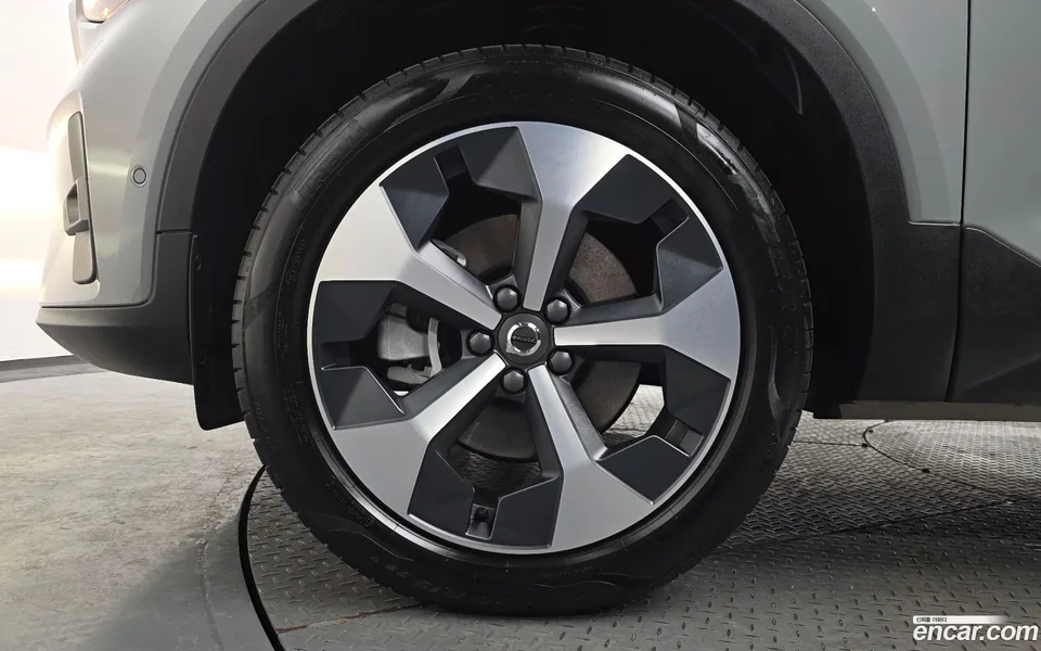 Volvo XC40 B4 2024 — миниатюра 5