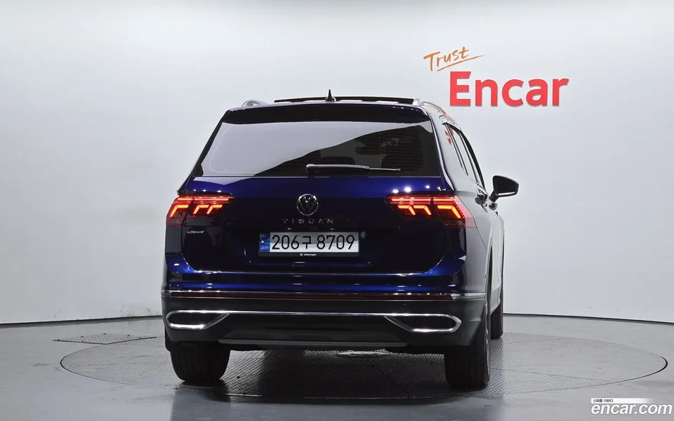 Volkswagen Tiguan Allspace 2.0 TSI 2023 — миниатюра 4